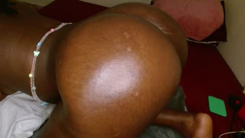 lustrous-choco online show from February 2026 12:40:02 AM