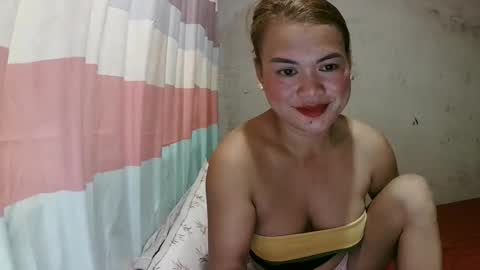 Snapshot of lusty_babe25 chatting on October 2025 03:04:01 AM Flora Mae online show from October 2025 03:04:01 AM