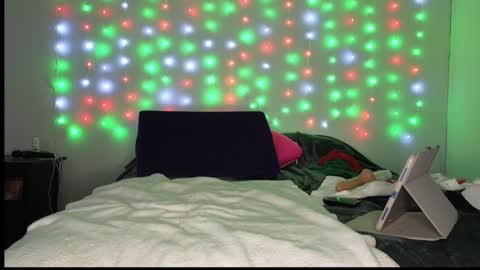 Snapshot of luvely_gurl chatting on December 2024 06:19:02 AM Shauna online show from December 2024 06:19:02 AM