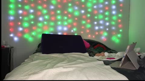 Snapshot of luvely_gurl chatting on December 2024 05:58:02 AM Shauna online show from December 2024 05:58:02 AM