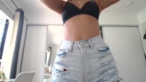 Snapshot of luvlivvyy chatting on January 2025 02:33:01 AM Livvyy online show from January 2025 02:33:01 AM