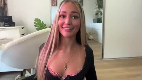 Livvyy online show from May 2026 11:10:02 PM