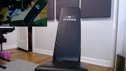 Snapshot of luvshonitoff chatting on December 2024 04:33:02 AM Jim Bo online show from December 2024 04:33:02 AM