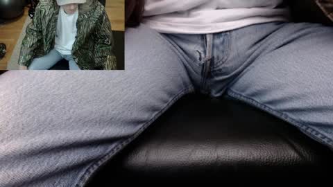 Snapshot of luvshonitoff chatting on February 2025 02:06:02 AM Jim Bo online show from February 2025 02:06:02 AM