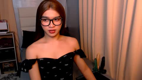 queen lux online show from February 2025 06:53:01 PM