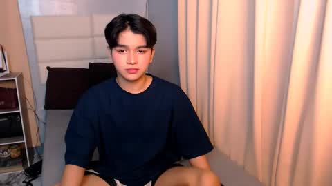 queen lux online show from March 2025 03:05:02 PM