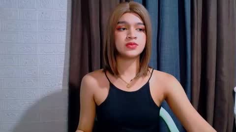 queen lux online show from March 2026 08:59:01 PM