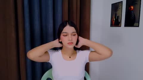Snapshot of lux_white chatting on June 2026 09:46:02 AM queen lux online show from June 2026 09:46:02 AM