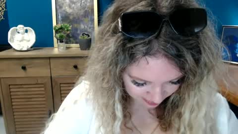 Snapshot of luxdonna chatting on May 2026 06:43:02 AM Donna online show from May 2026 06:43:02 AM