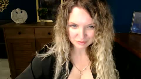 Snapshot of luxdonna chatting on June 2026 06:40:01 AM Donna online show from June 2026 06:40:01 AM