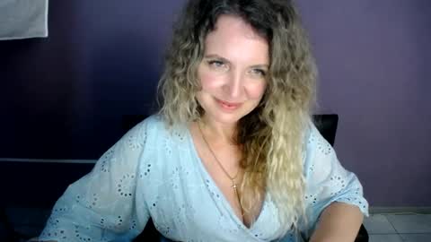 Snapshot of luxdonna chatting on June 2026 01:04:01 AM Donna online show from June 2026 01:04:01 AM