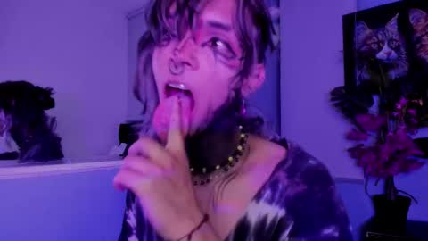 Luxiel 3 online show from November 2025 10:41:01 PM