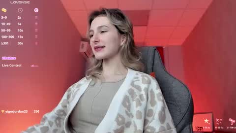 Snapshot of luxrayi chatting on November 2025 04:01:01 AM Ray online show from November 2025 04:01:01 AM