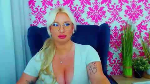 Luxuriaa online show from December 2024 06:05:02 PM