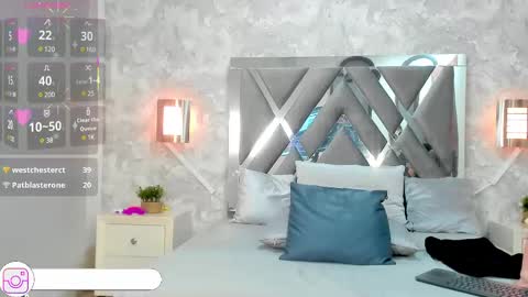 Snapshot of luxury_woman_ chatting on February 2025 01:35:01 AM online show from February 2025 01:35:01 AM