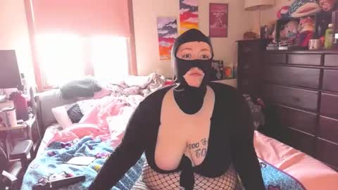 LuxxxInteriorr online show from December 2024 08:47:02 PM