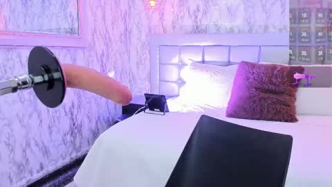 Snapshot of lyen_rae_ chatting on May 2026 08:06:02 PM Lyen Rae online show from May 2026 08:06:02 PM