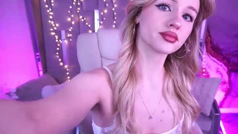 Snapshot of lylanimfa chatting on April 2026 12:53:02 PM lylanimfa online show from April 2026 12:53:02 PM