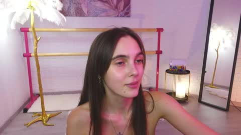 Snapshot of lyly_loveyou chatting on January 2025 01:01:01 PM Lyly online show from January 2025 01:01:01 PM