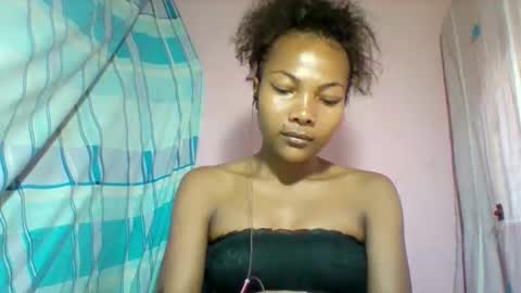 lyndah19 online show from December 2025 02:02:02 PM