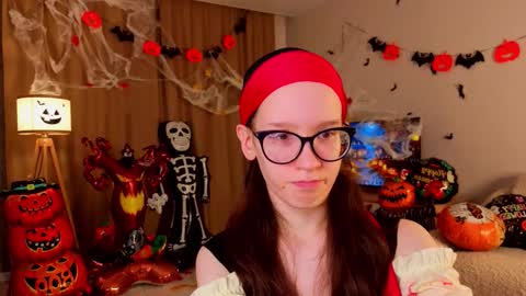 Sara online show from October 2025 04:42:02 PM