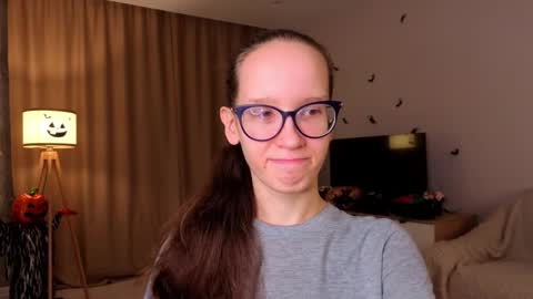 Sara online show from November 2025 04:07:02 PM