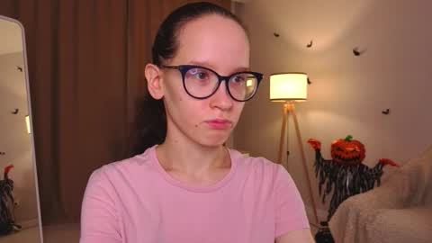 Sara online show from November 2025 04:11:02 PM