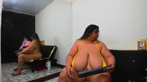 Snapshot of lynn_and_esteban chatting on July 2026 05:17:01 AM Lynn jonnes online show from July 2026 05:17:01 AM