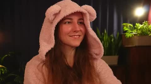 Lynn online show from November 2025 03:11:01 PM