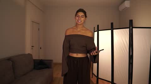  LYNN  online show from January 2026 06:49:01 AM