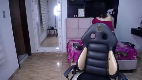 lynn_turner_ online show from March 2026 12:49:02 PM