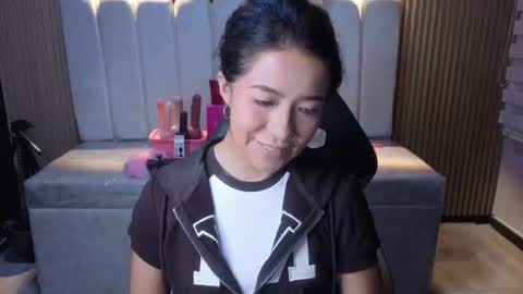 lynn_turner_ online show from July 2026 01:09:01 PM