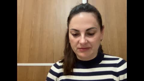 lyracassia online show from April 2026 07:12:02 PM