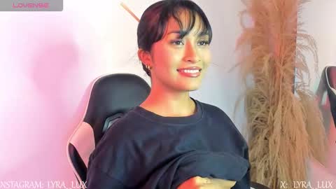 lyralux10 online show from November 2025 11:15:01 PM