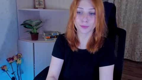 lyssan_xo online show from November 2025 05:59:01 PM