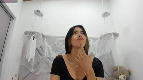Lyxi online show from October 2025 11:30:01 AM