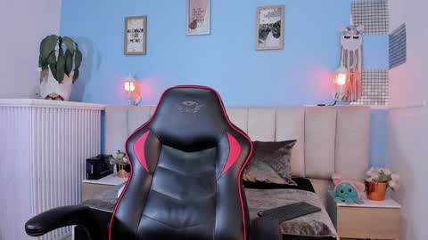 Lizzy smith  online show from January 2025 01:30:01 PM