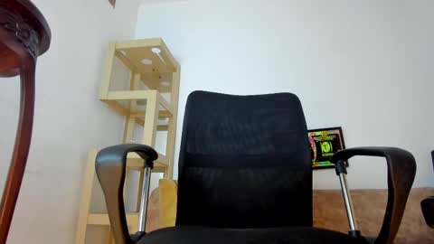 Snapshot of m1lk_choc chatting on February 2025 06:05:01 PM Mila online show from February 2025 06:05:01 PM