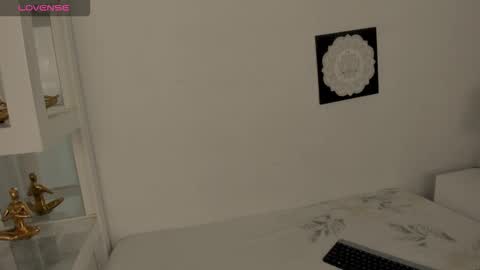 Snapshot of m1lk_choc chatting on December 2025 03:42:01 PM Mila online show from December 2025 03:42:01 PM