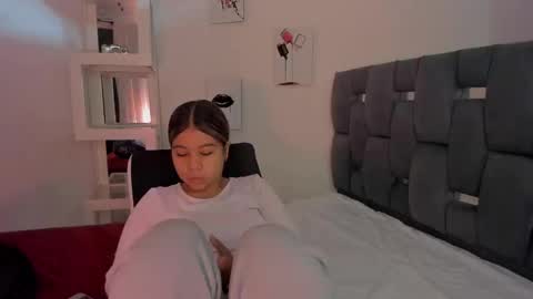 Snapshot of m1lk_choc chatting on March 2026 03:40:01 PM Mila online show from March 2026 03:40:01 PM