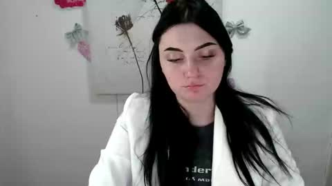 m_i_k_i_ online show from March 2026 11:58:02 AM