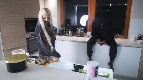 Mac Troy online show from October 2025 06:17:02 PM