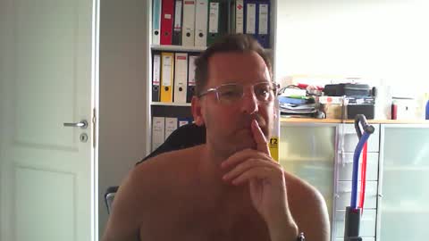 macfly67 online show from September 2025 07:41:01 AM