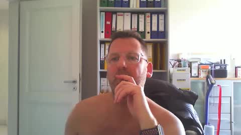 Snapshot of macfly67 chatting on April 2026 11:10:01 AM macfly67 online show from April 2026 11:10:01 AM