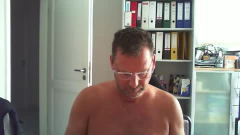 Snapshot of macfly67 chatting on June 2026 04:58:02 AM macfly67 online show from June 2026 04:58:02 AM