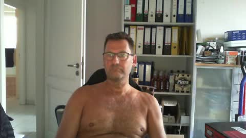 Snapshot of macfly67 chatting on June 2026 06:23:02 AM macfly67 online show from June 2026 06:23:02 AM