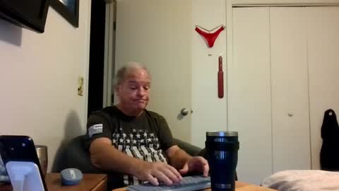 Snapshot of mackdocc001 chatting on June 2026 05:39:01 PM mackdocc001 online show from June 2026 05:39:01 PM