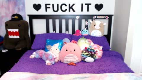 Mackenzie Wolfe online show from September 2025 05:51:01 AM