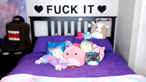 Mackenzie Wolfe online show from September 2025 05:22:01 AM