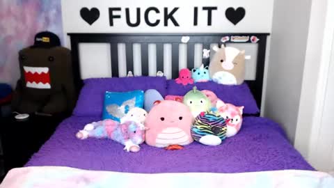 Mackenzie Wolfe online show from October 2025 03:53:02 AM